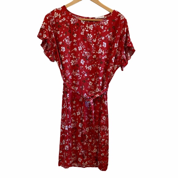 beachlunchlounge Dresses & Skirts - beachlunchlounge Red Floral Belted Dress Size M